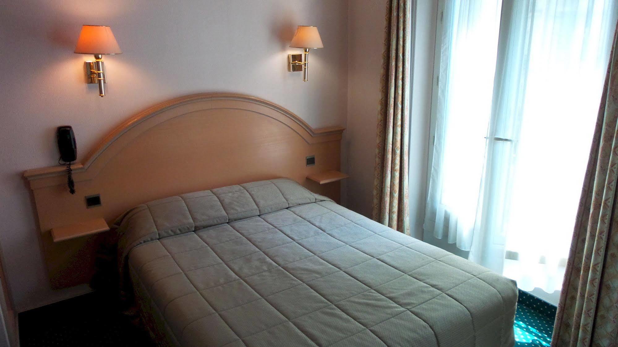 Hotel Des Arenes Paris Exterior photo